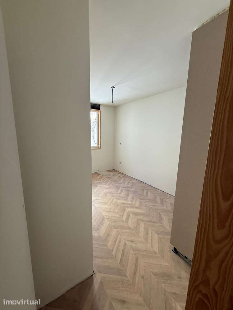 T2 com Varanda – Rua da Fábrica, Porto CO - Grande imagem: 2/15