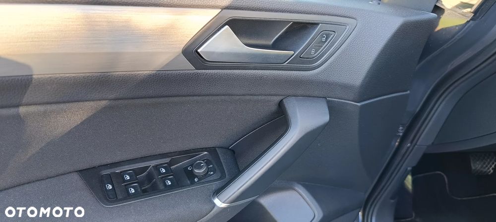 Volkswagen Touran - 12
