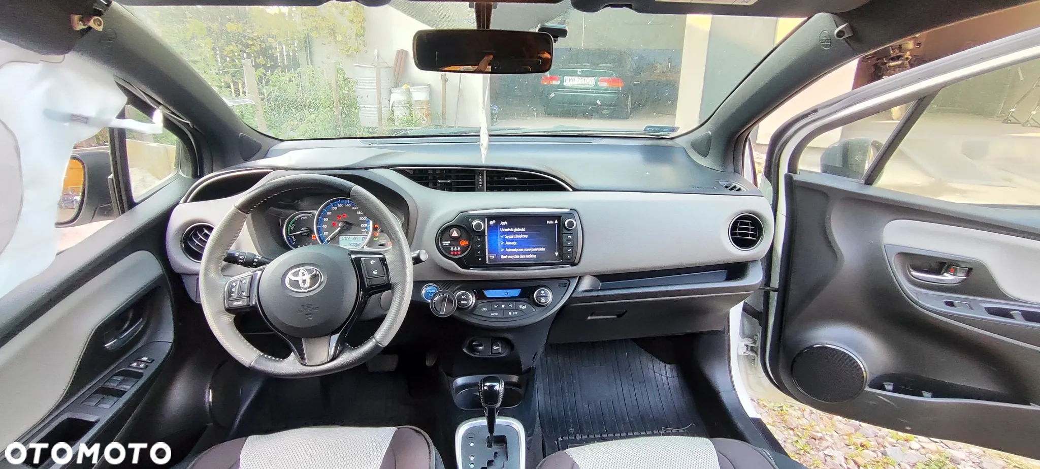Toyota Yaris Hybrid 100 Selection Platinum - 4