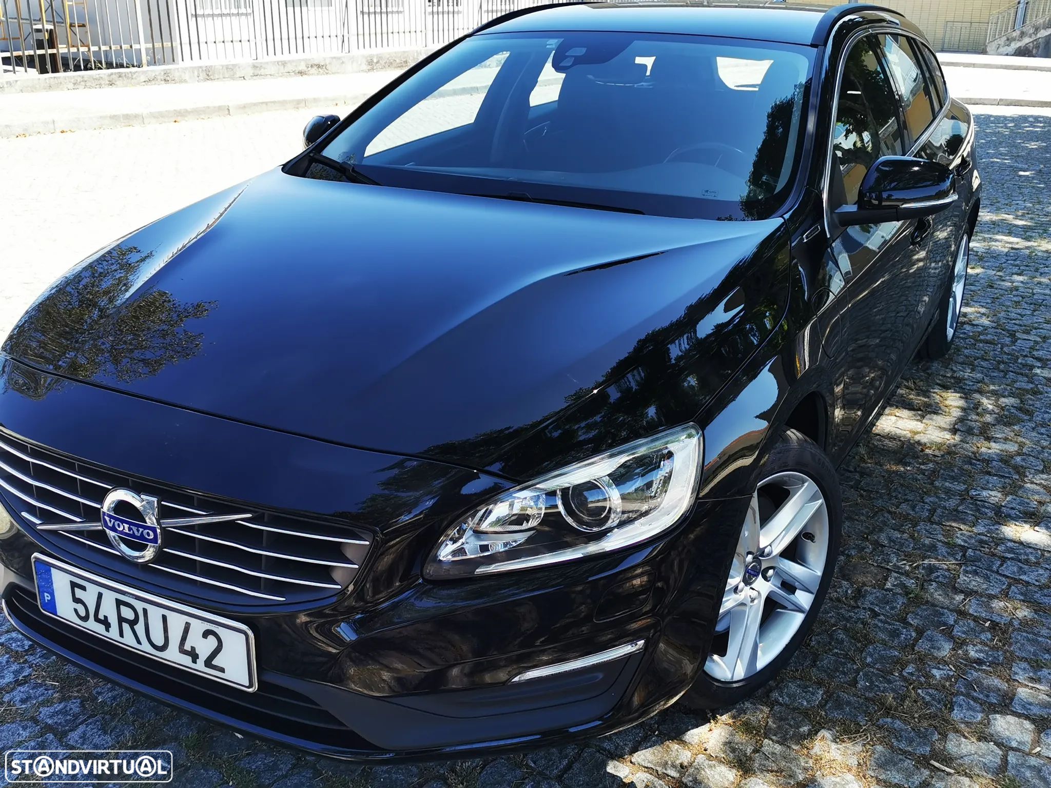 Volvo V60 2.4 D6 Momentum AWD Phev - 1