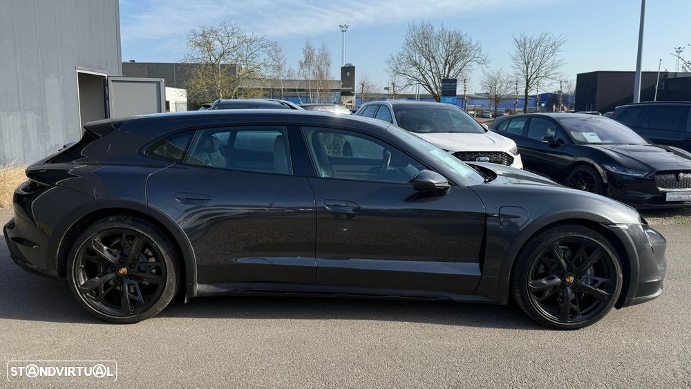 Porsche Taycan Cross Turismo 4 - 3