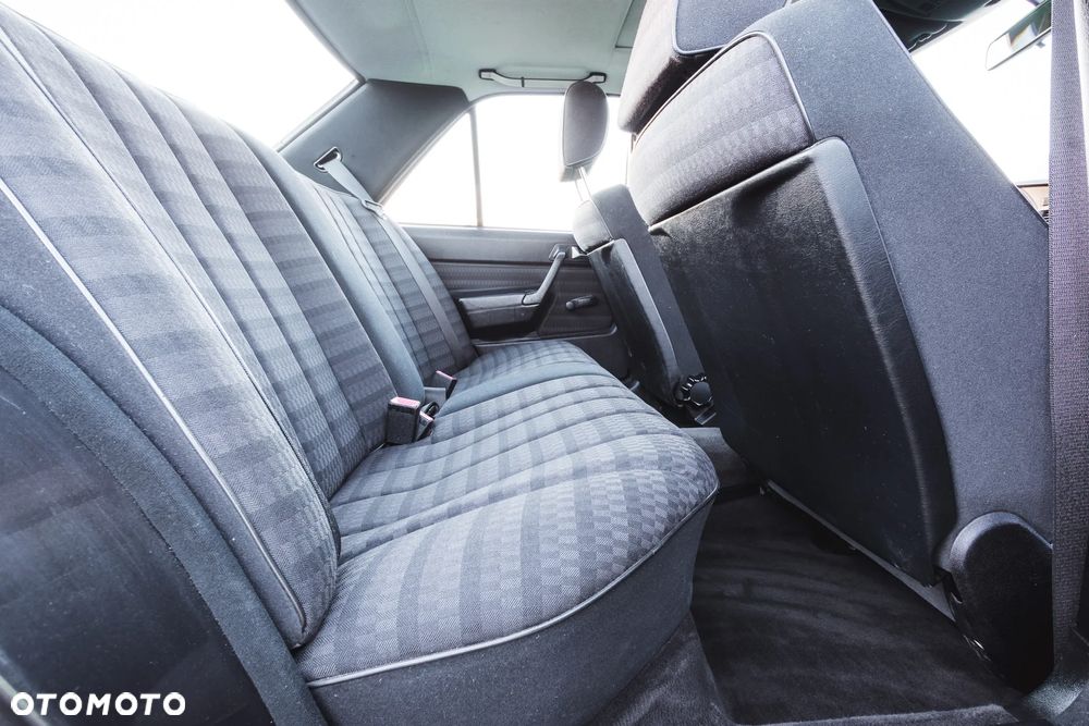 Mercedes-Benz W201 (190) - 19