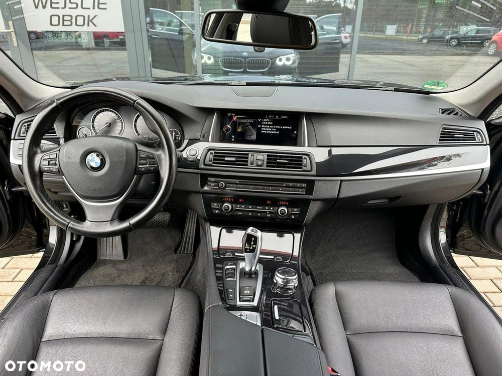 BMW Seria 5 525d xDrive - 9