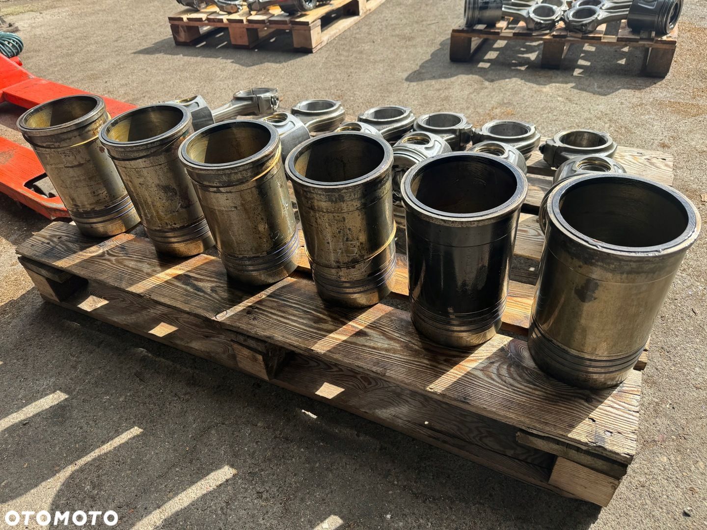 TULEJA CYLINDRA SZKLANKA CURSOR 13 500 IVECO STRALIS E 5 - 1