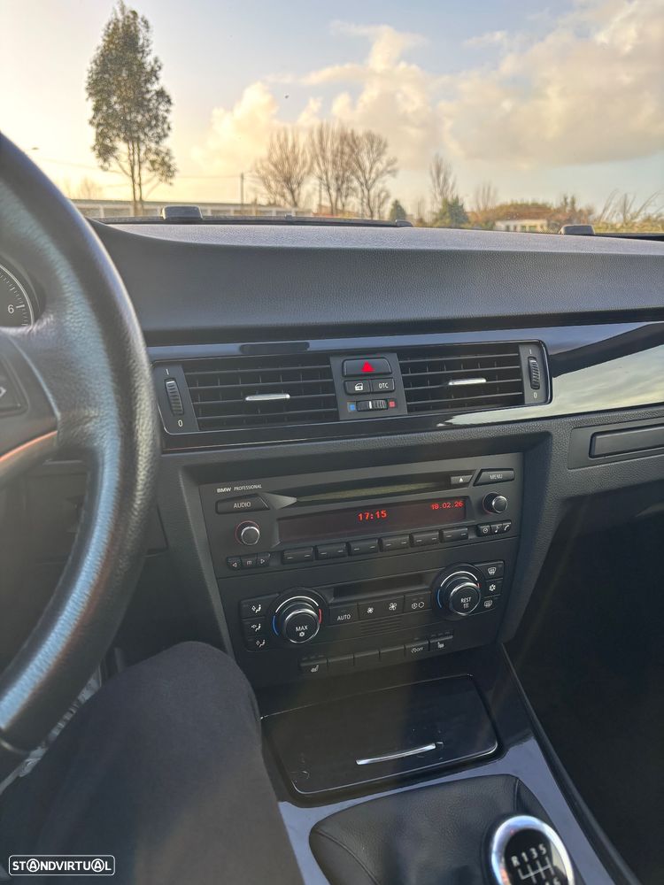 BMW 320 i Cabrio - 8