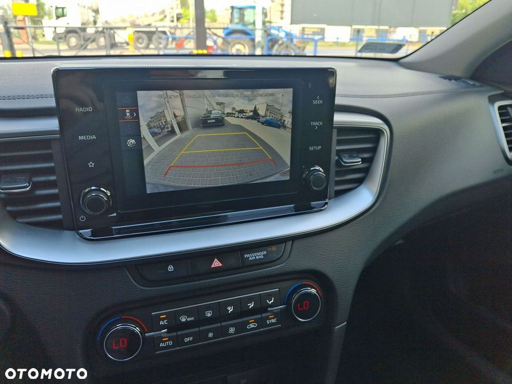 Kia Ceed 1.5 T-GDI M - 22