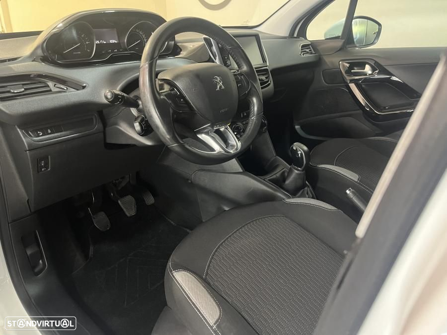 Peugeot 208 1.2 PureTech Active - 12