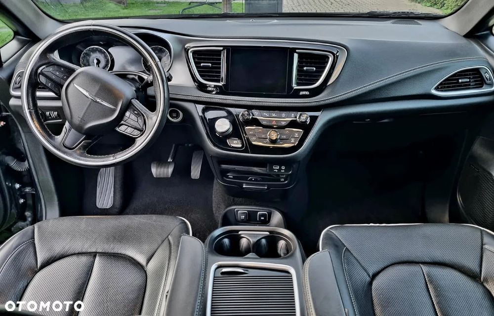 Chrysler Pacifica - 10