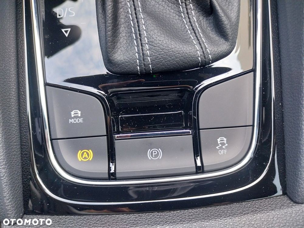 Skoda Karoq 1.5 TSI ACT Sportline DSG - 32