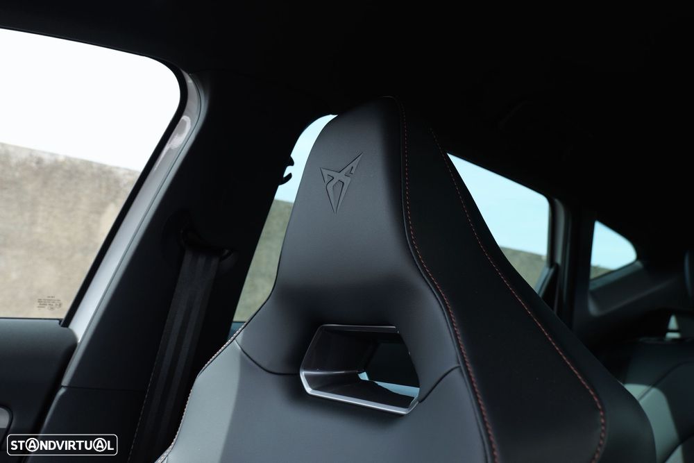 Cupra Formentor VZ 1.4 e-Hybrid DSG Priority - 31