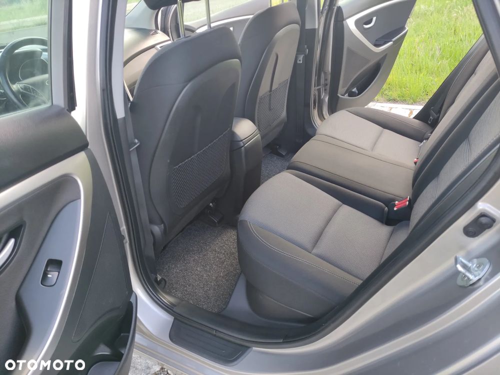 Hyundai i30 blue Kombi 1.4 Trend - 12