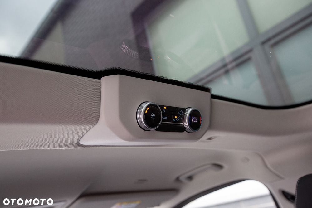 Ford Tourneo Custom - 11