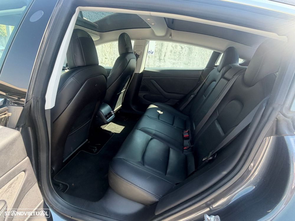 Tesla Model 3 Long-Range Dual Motor AWD — fotografia 13