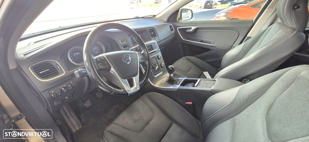 Volvo V60 2.0 D3 Momentum - 11