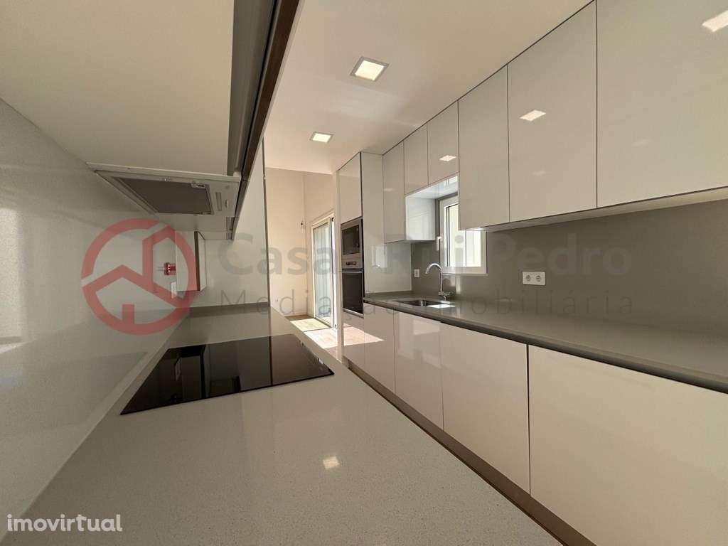 Moradia T3 com Terraço e Garagem a 6 Minutos da Praia na Costa da C... - Grande imagem: 5/27