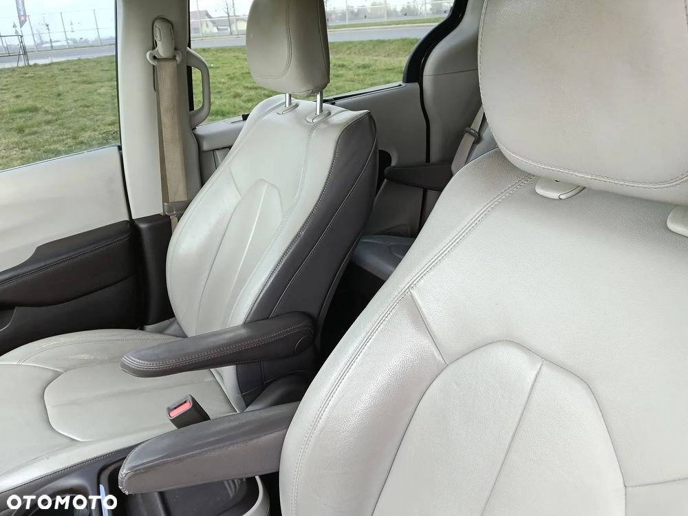 Chrysler Pacifica - 22