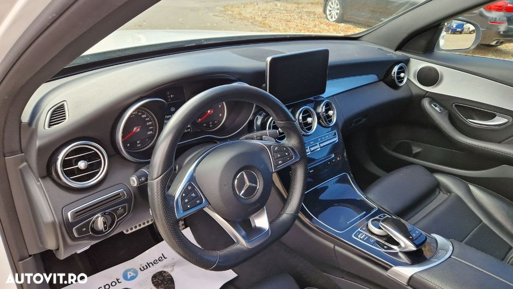 Mercedes-Benz C - 12