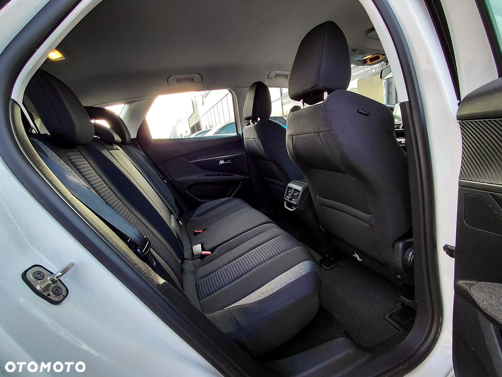 Peugeot 3008 1.2 PureTech Allure S&S EAT6 - 8