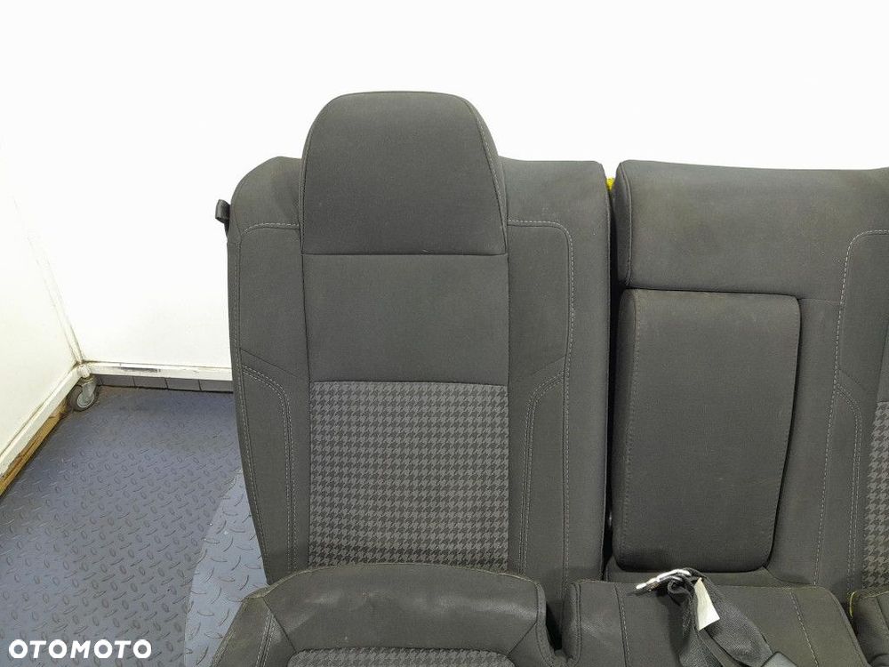 DODGE CHALLENGER III LIFT 15- FOTELE KANAPA SIEDZISKO OPARCIE TYŁ - 7