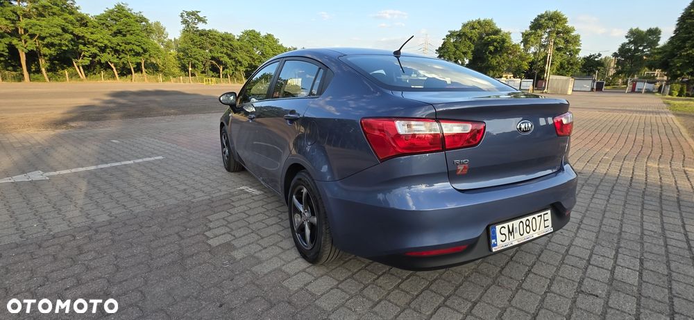 Kia Rio 1.2 L - 9