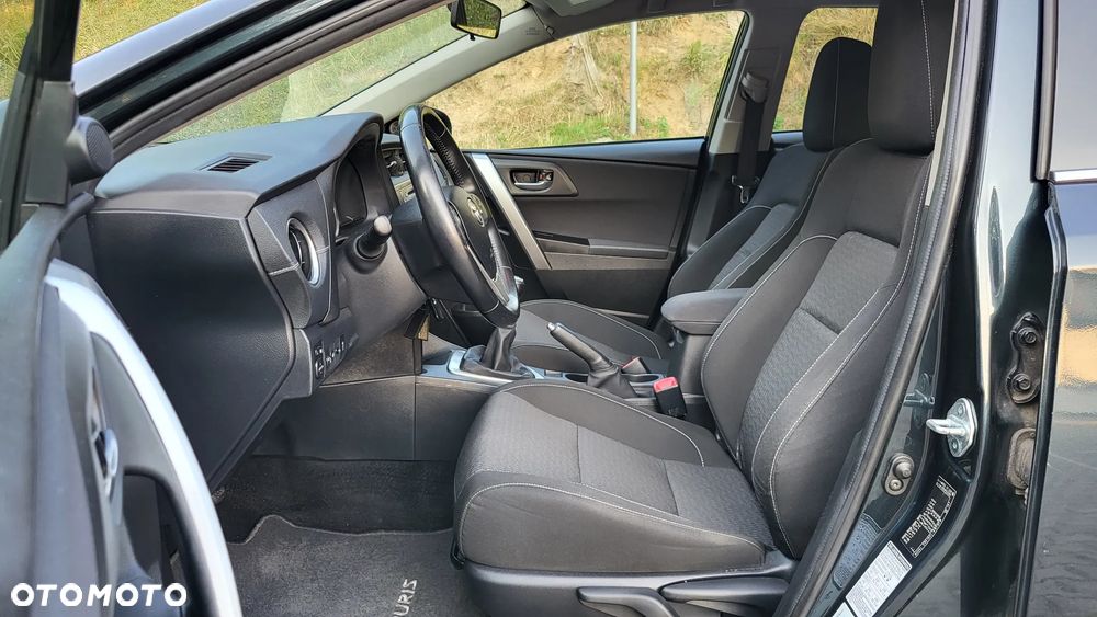 Toyota Auris 1.6 Premium - 17