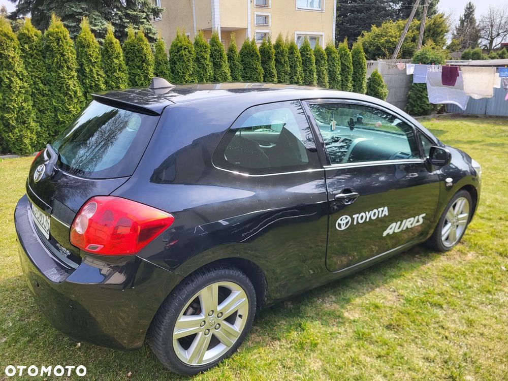 Toyota Auris 2.2 D-4D D-CAT - 4