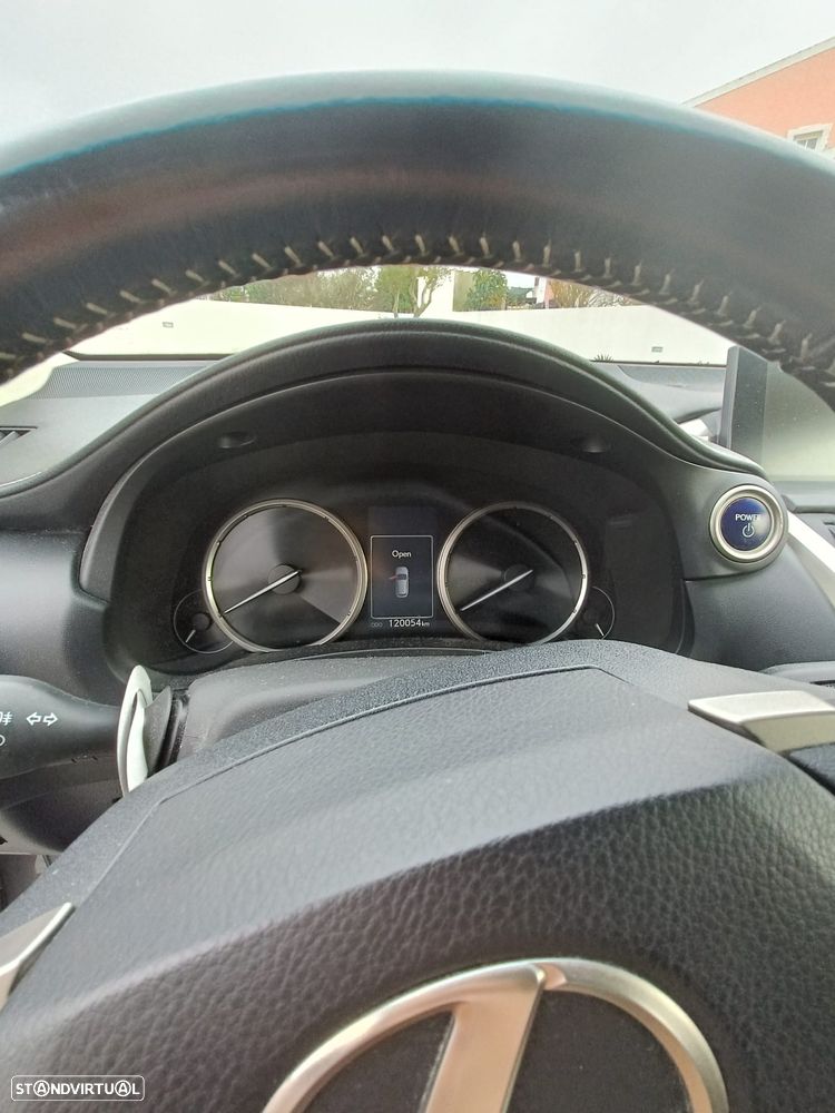 Lexus NX 300h Executive+ - 3