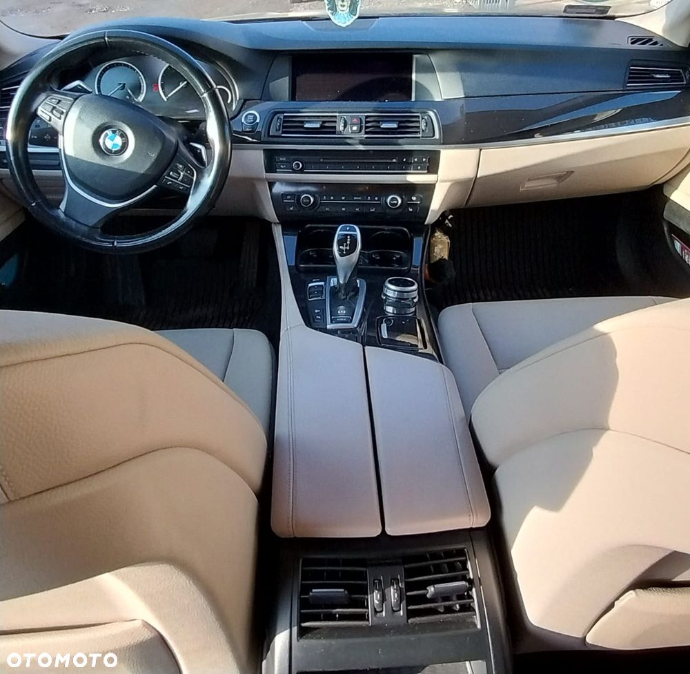 BMW Seria 5 525d xDrive - 3