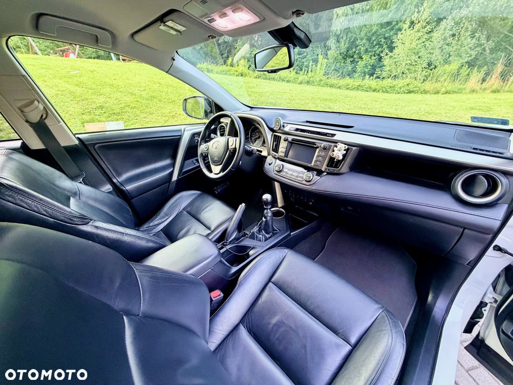 Toyota RAV4 2.2 D-4D Premium - 8