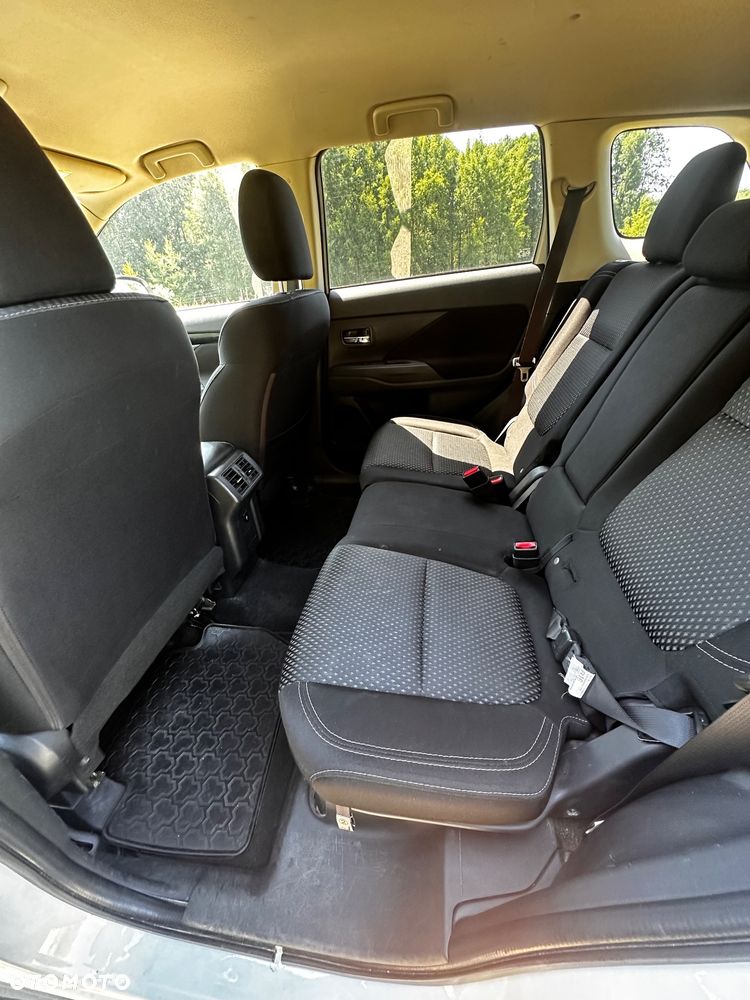 Mitsubishi Outlander - 10