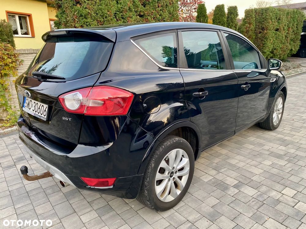 Ford Kuga 2.5 4x4 Titanium - 3