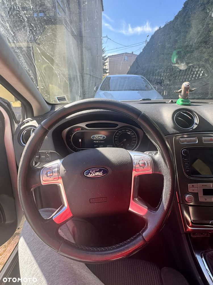 Ford Mondeo 2.0 Ghia - 9