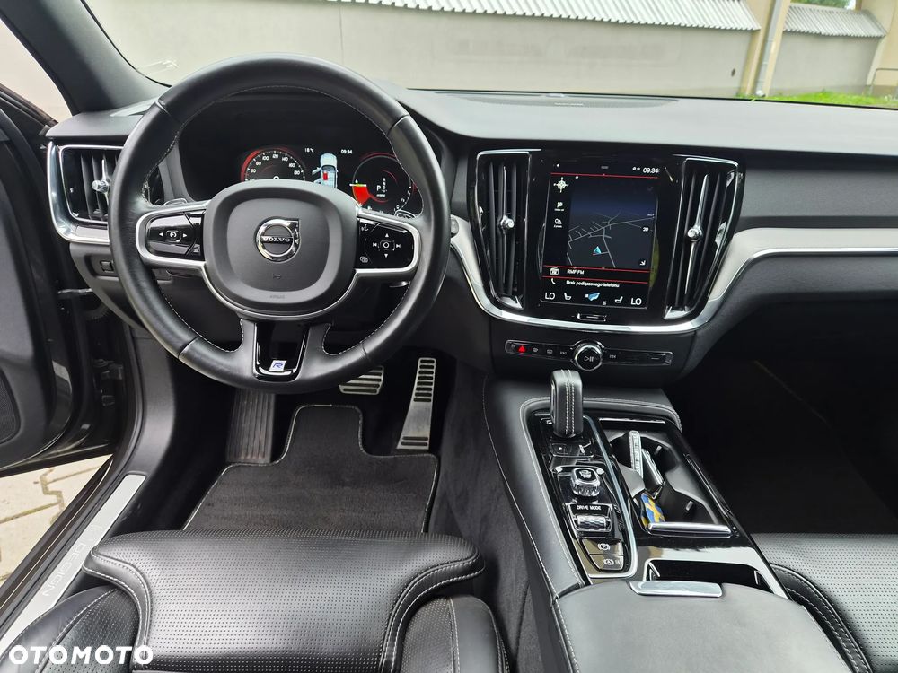 Volvo V60 T8 AWD Plug-In Hybrid R-Design - 17