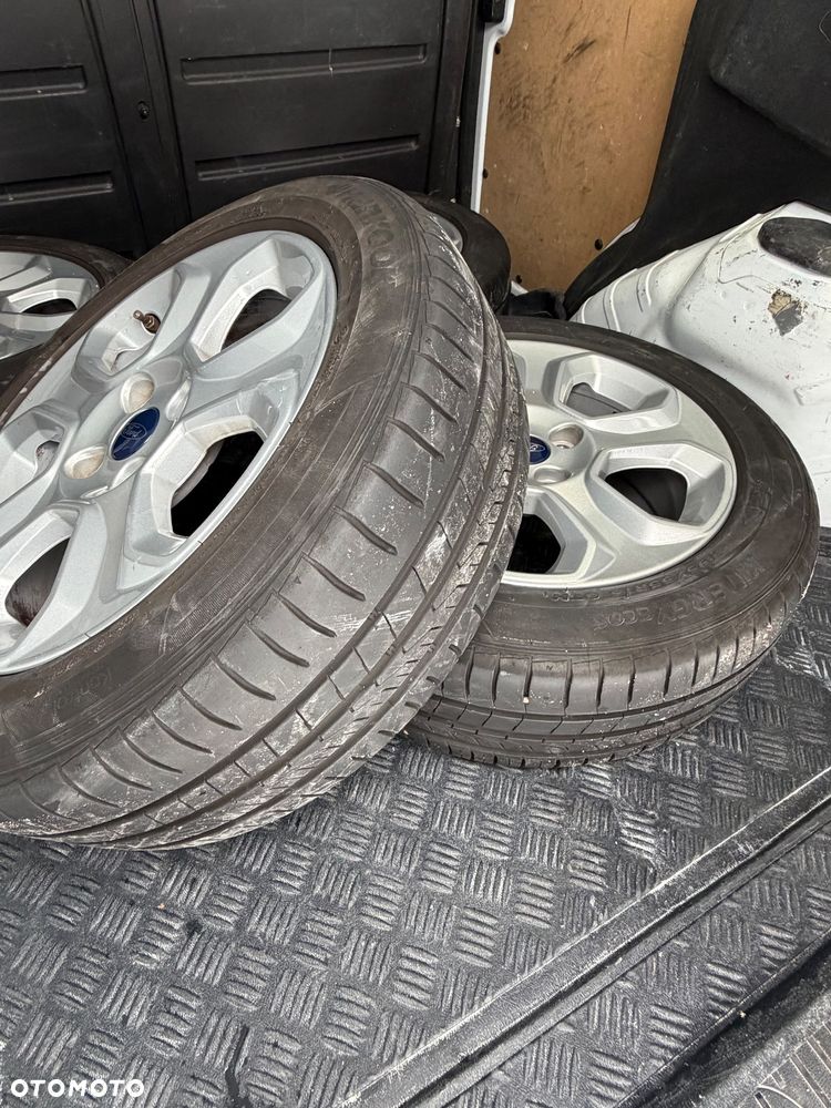 Ford Transit Courier - 20