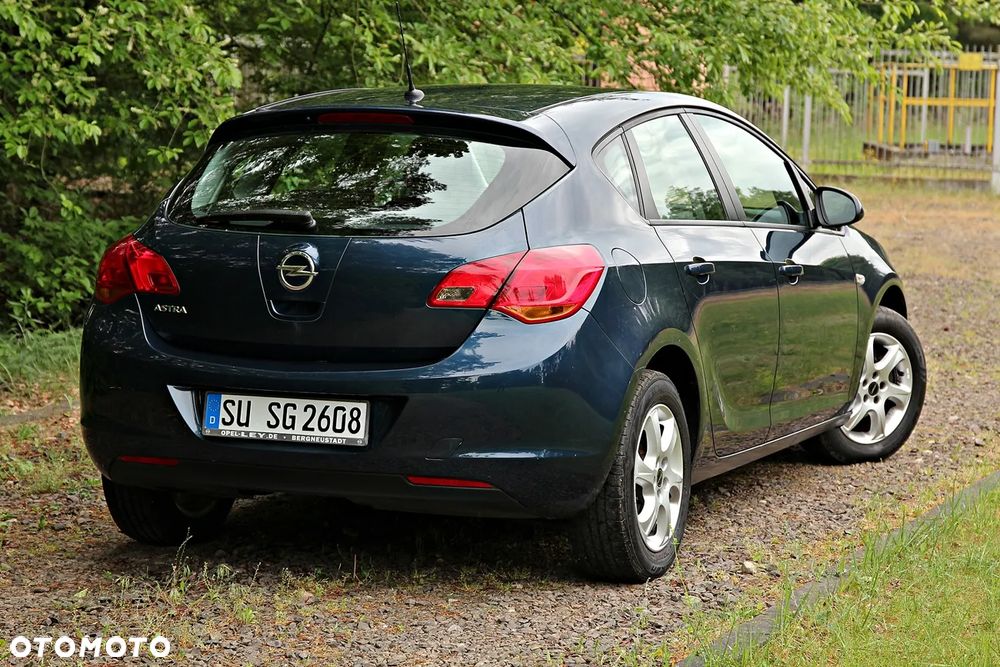 Opel Astra 1.6 - 11