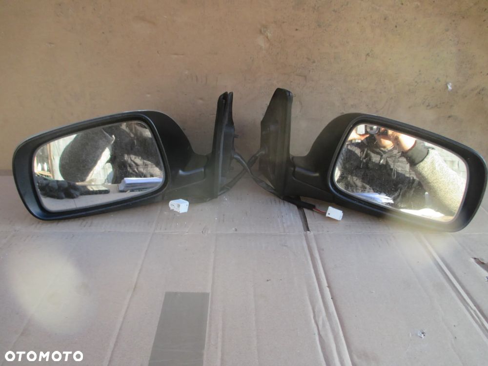 lusterko Toyota Avensis T25 3pin Europa - 1