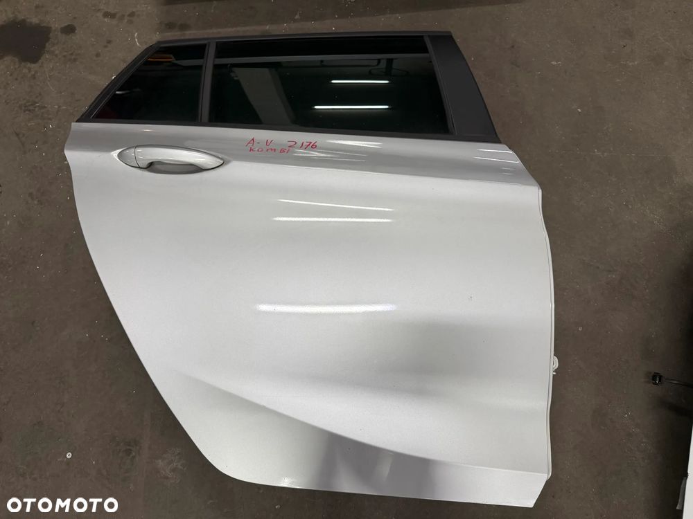 OPEL ASTRA V Z176 KOMBI DRZWI TYLNE PRAWE