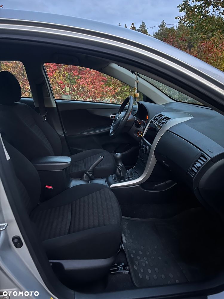 Toyota Corolla - 13