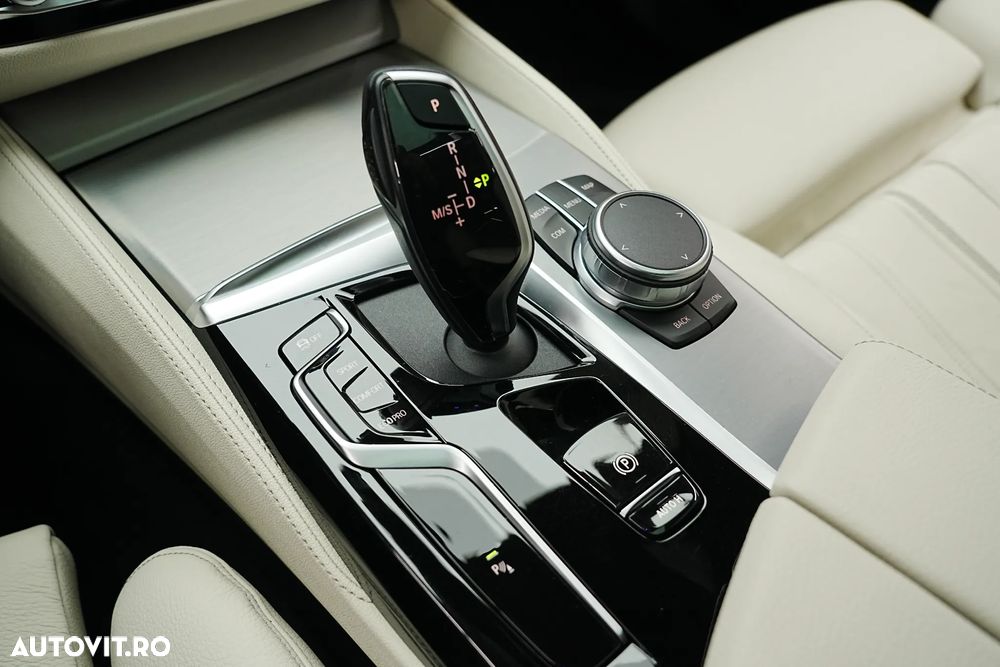 BMW Seria 5 520d Aut. M Sport Edition - 38