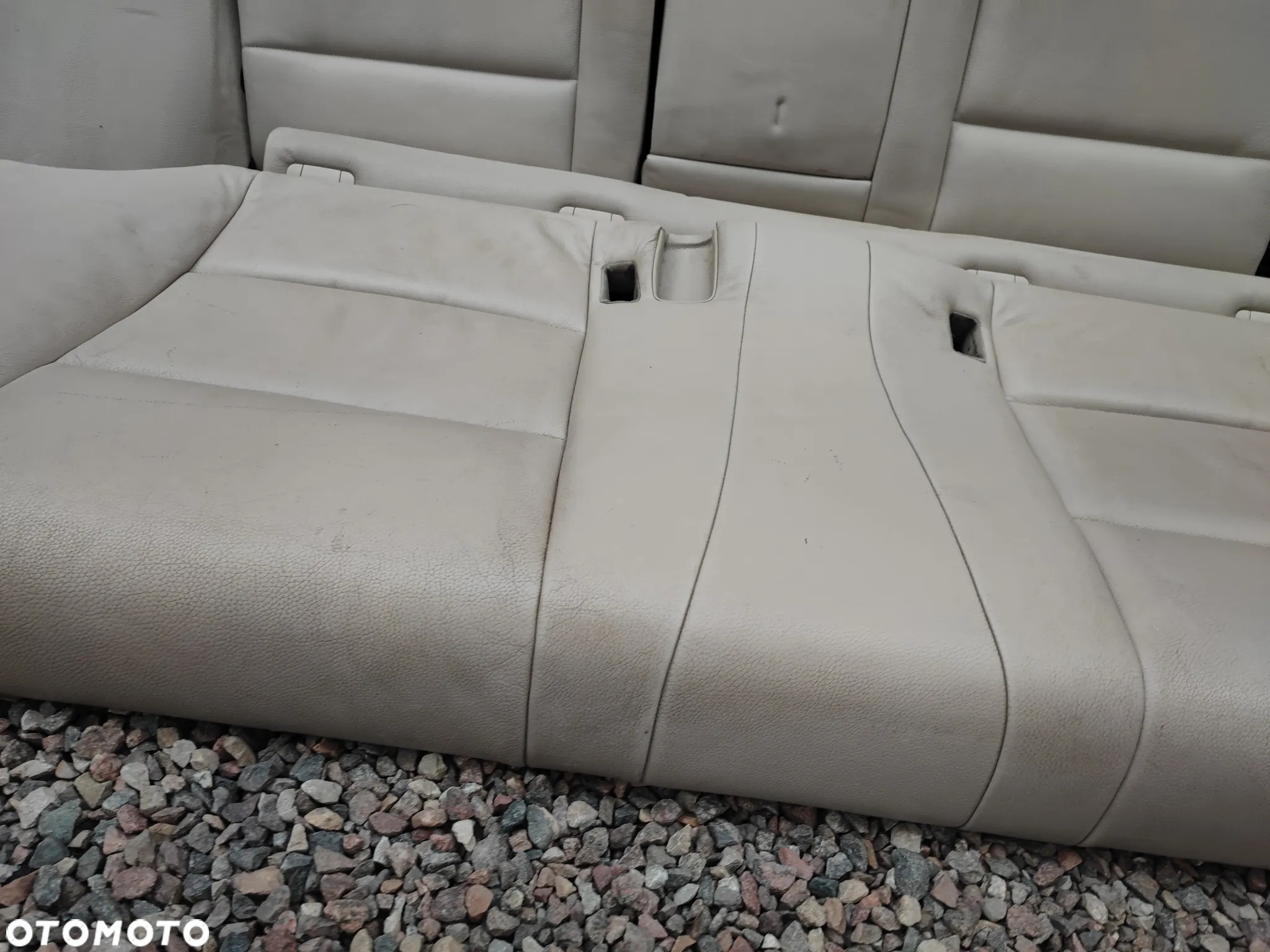 BMW F11 / F11N ORYGINALNA KANAPA TYŁ W KOLORZE DAKOTA OYSTER / BEŻOWA + PODŁOKIETNIK O NR. 7 254 260 OEM W DOBRYM STANIE - 25
