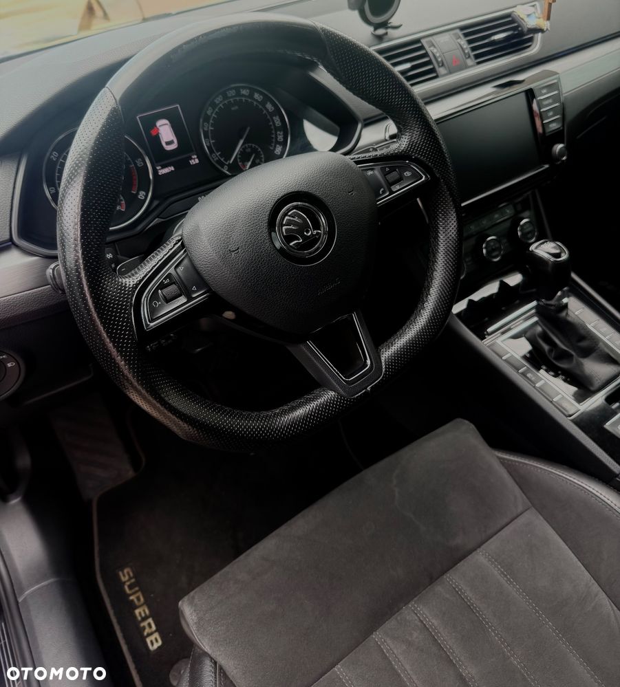 Skoda Superb 2.0 TDI Sportline DSG - 22