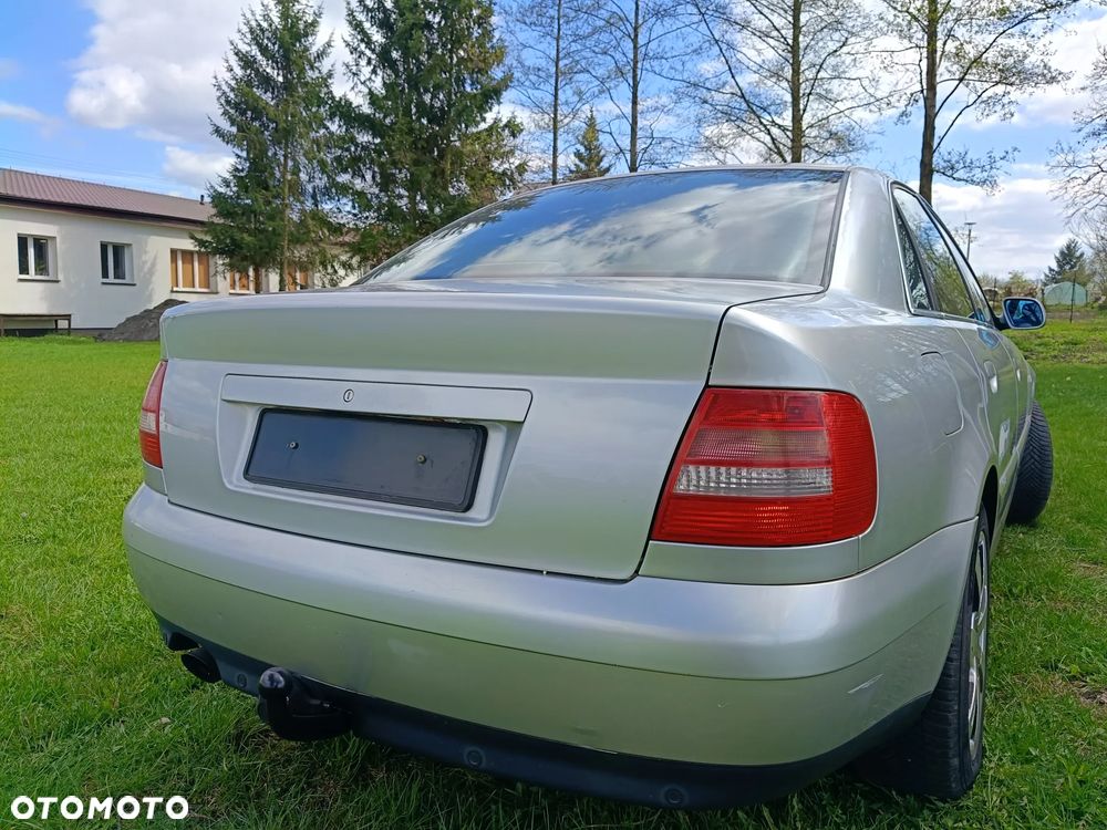 Audi A4 Limousine - 4