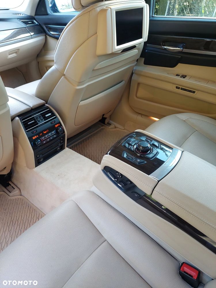 BMW Seria 7 750i L - 17