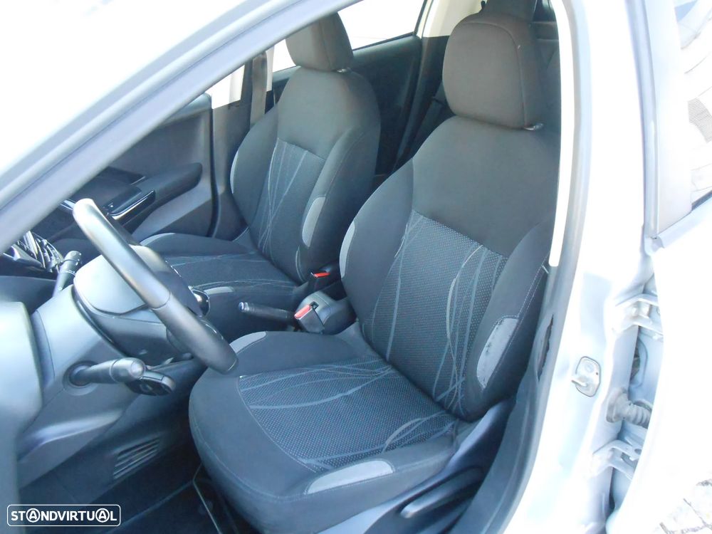 Peugeot 208 1.4 HDi Active - 17