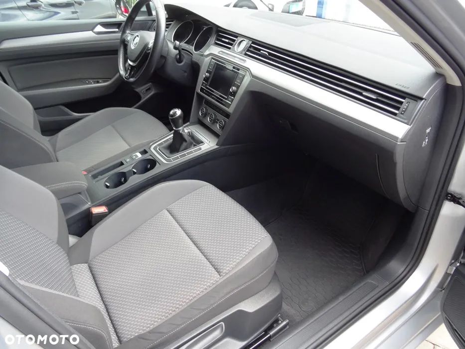 Volkswagen Passat 1.4 TSI BMT Comfortline - 10