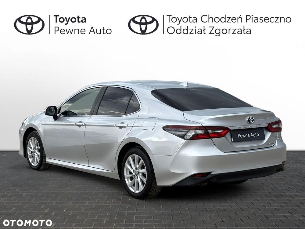 Toyota Camry - 4