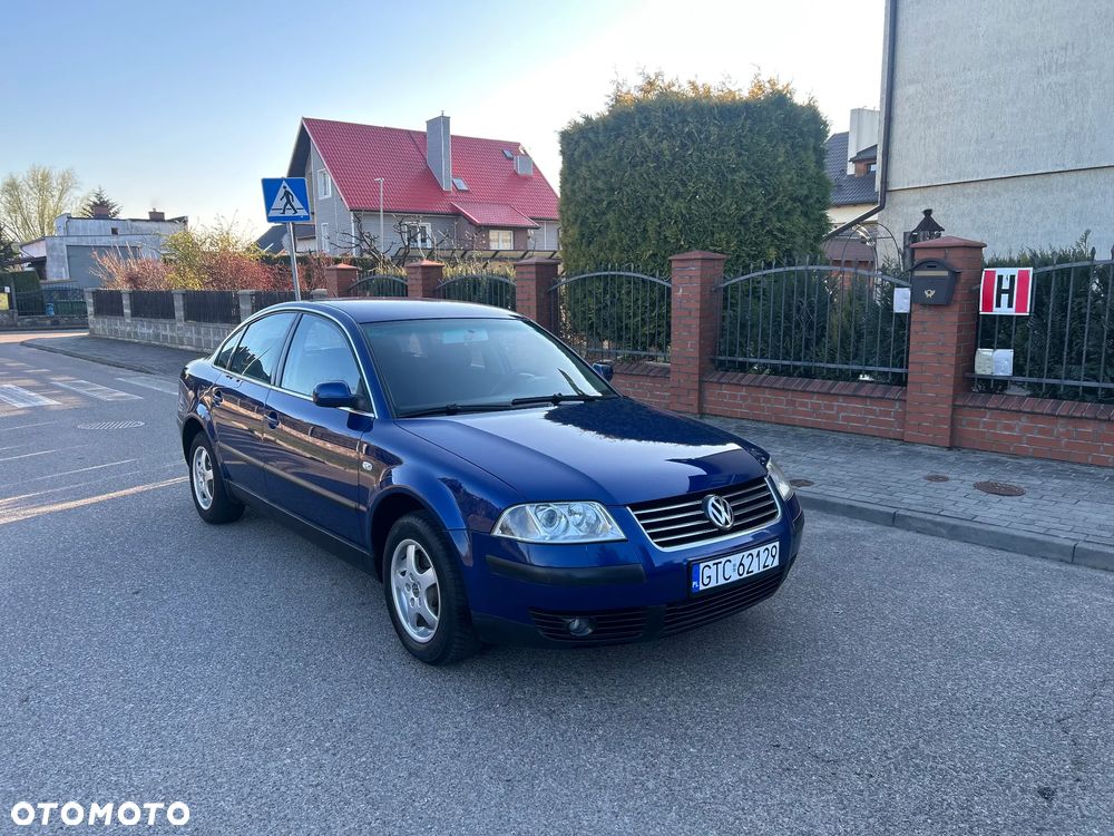 Volkswagen Passat - 1