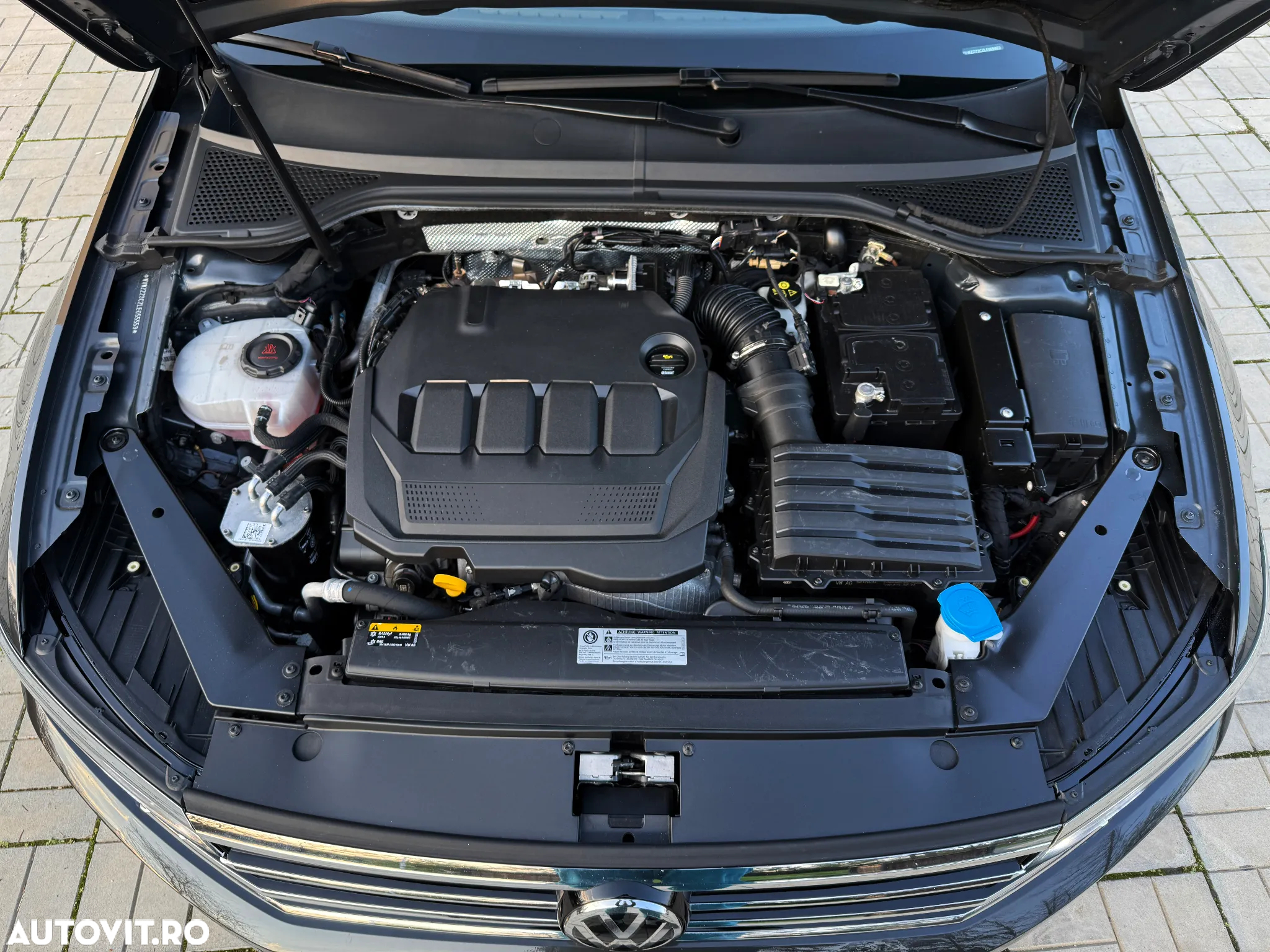 Volkswagen Passat 2.0 TDI SCR Business - 24
