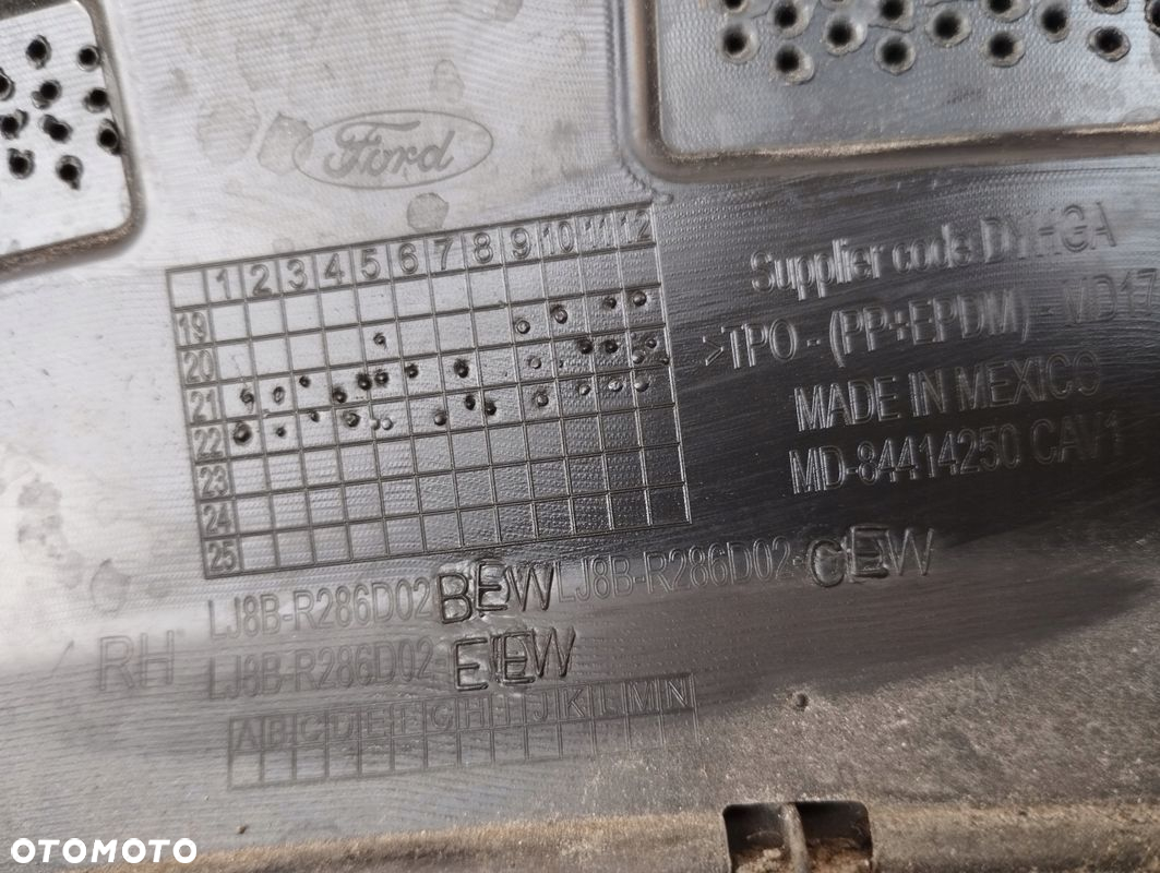 Listwa na błotnik prawy tył Ford Mustang Mach-E LJ8B-R286D02-BEW - 6