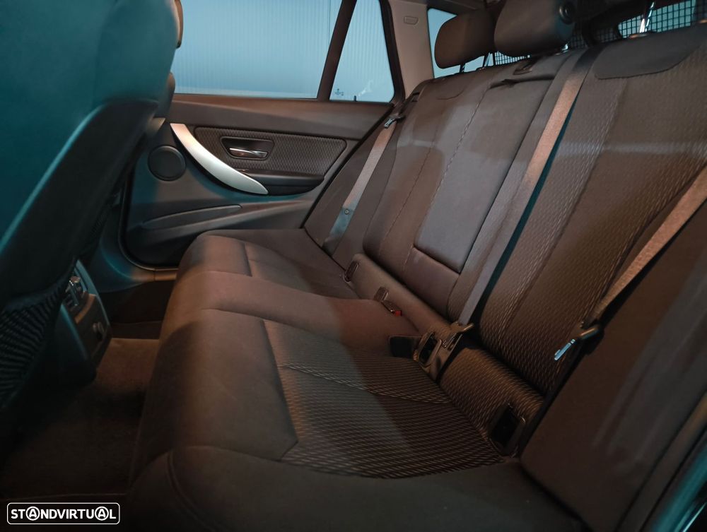 BMW 318 d Touring Aut. - 23